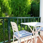 Tranquil 2 Bedroom With Balcony, Pool, Walk To Beach!