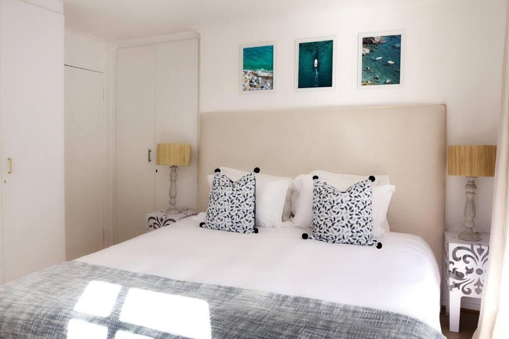 Tranquil 2 Bedroom With Balcony, Pool, Walk To Beach! * Cape Town