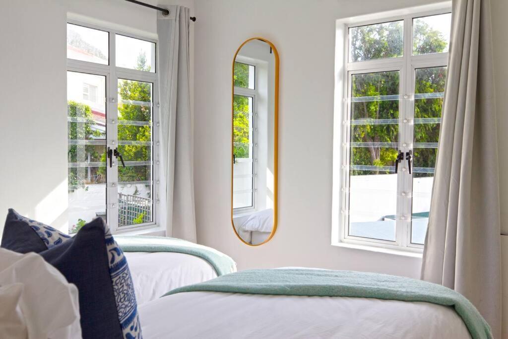 Tranquil 2 Bedroom With Balcony, Pool, Walk To Beach! *
