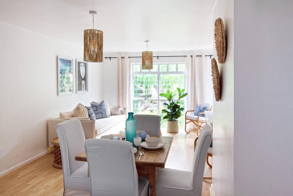 Apartment Tranquil 2 Bedroom With Balcony, Pool, Walk To Beach! Cape Town