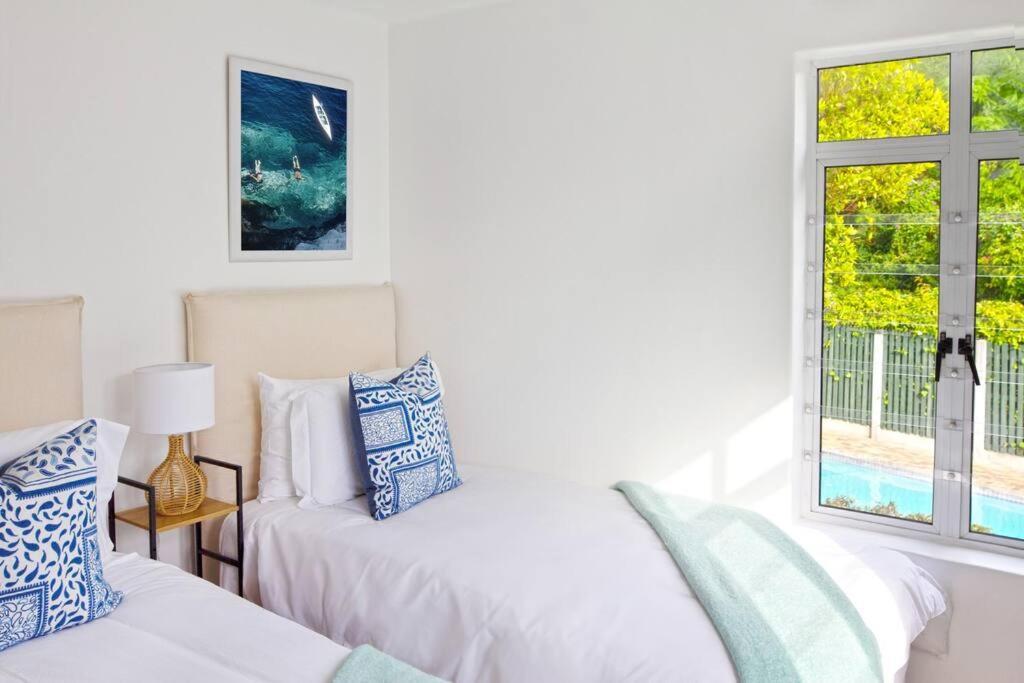 Tranquil 2 Bedroom With Balcony, Pool, Walk To Beach! *