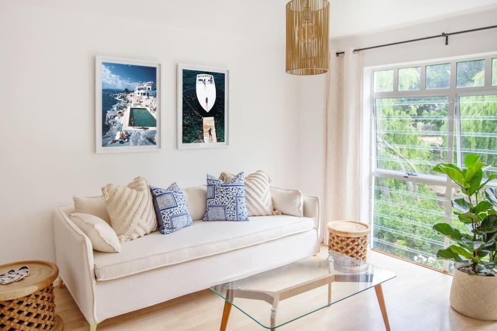 Apartment Tranquil 2 Bedroom With Balcony, Pool, Walk To Beach! *